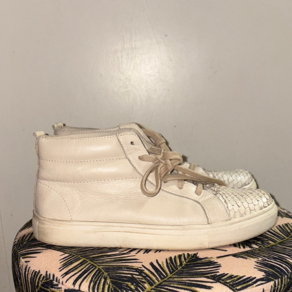 Womens KAANAS Alcala Snake  Hi-Top Sneaker textured snake-embo size 8 European